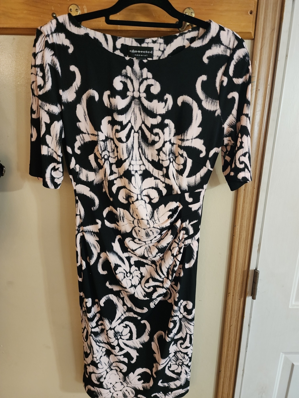 Ladies Sz 10 connected apparel Black and Blush Printed Midi Dress